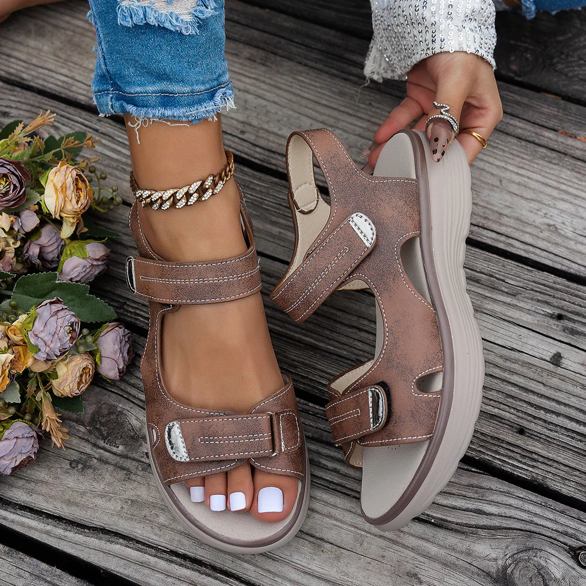 Zelora™ | Verstellbare Sandalen